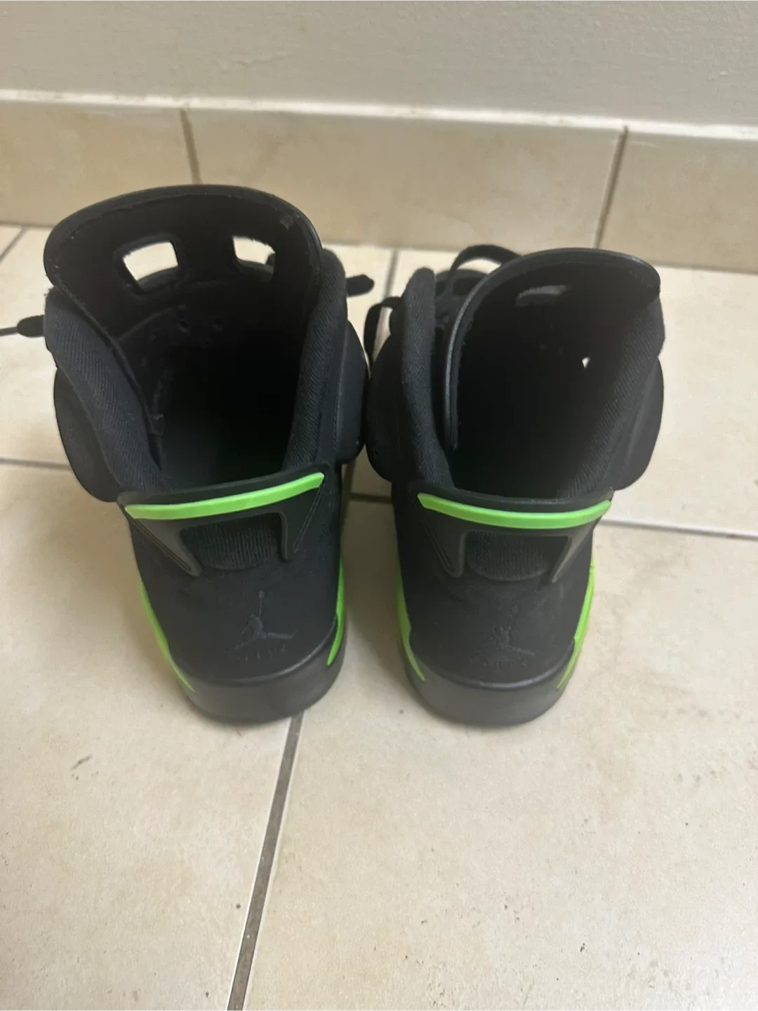 Jordan 6 Retro Electric Green, Size 9.5 image indicator(3)