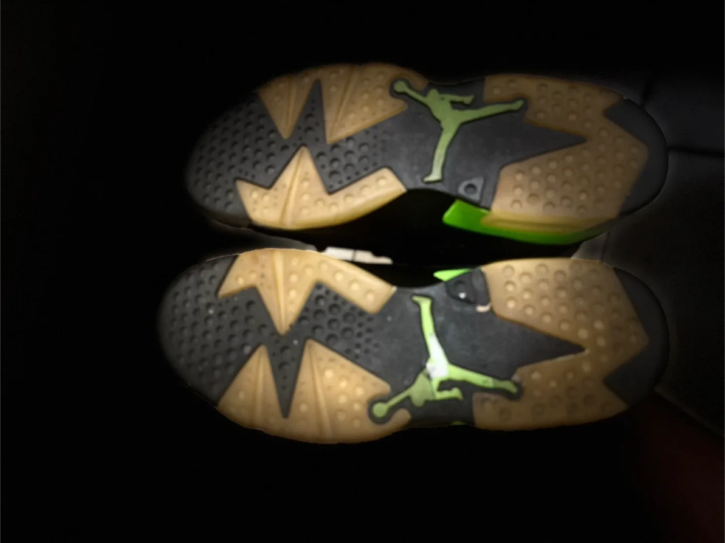 Jordan 6 Retro Electric Green, Size 9.5 image indicator(4)