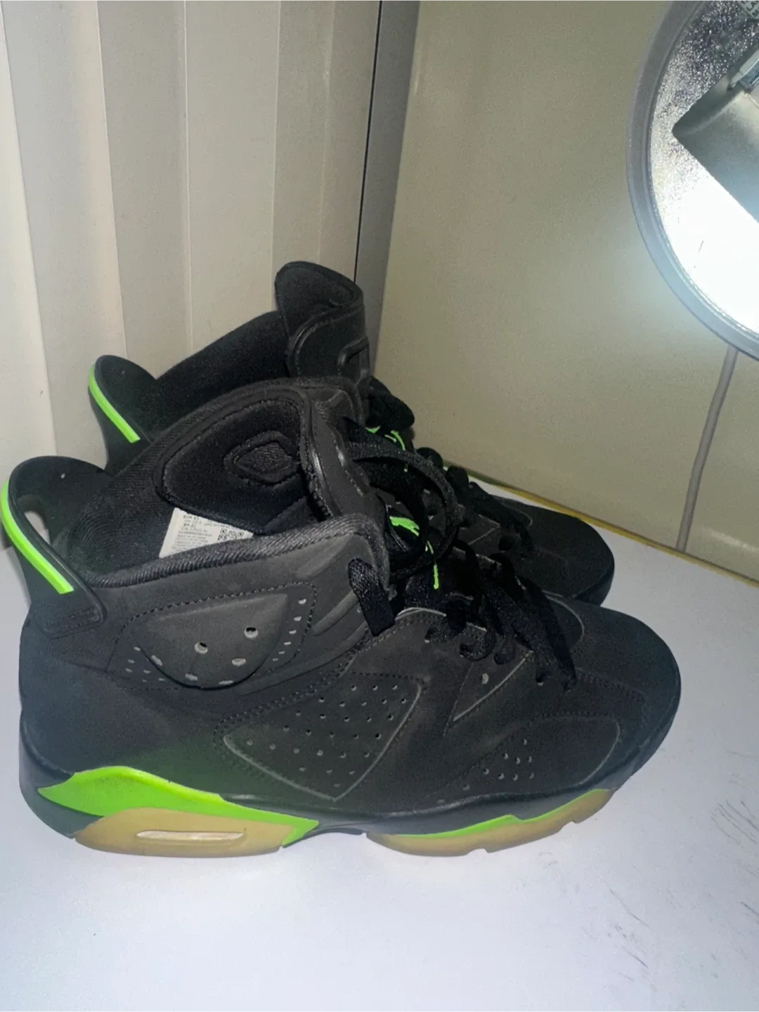 Jordan 6 Retro Electric Green, Size 9.5 image indicator(7)