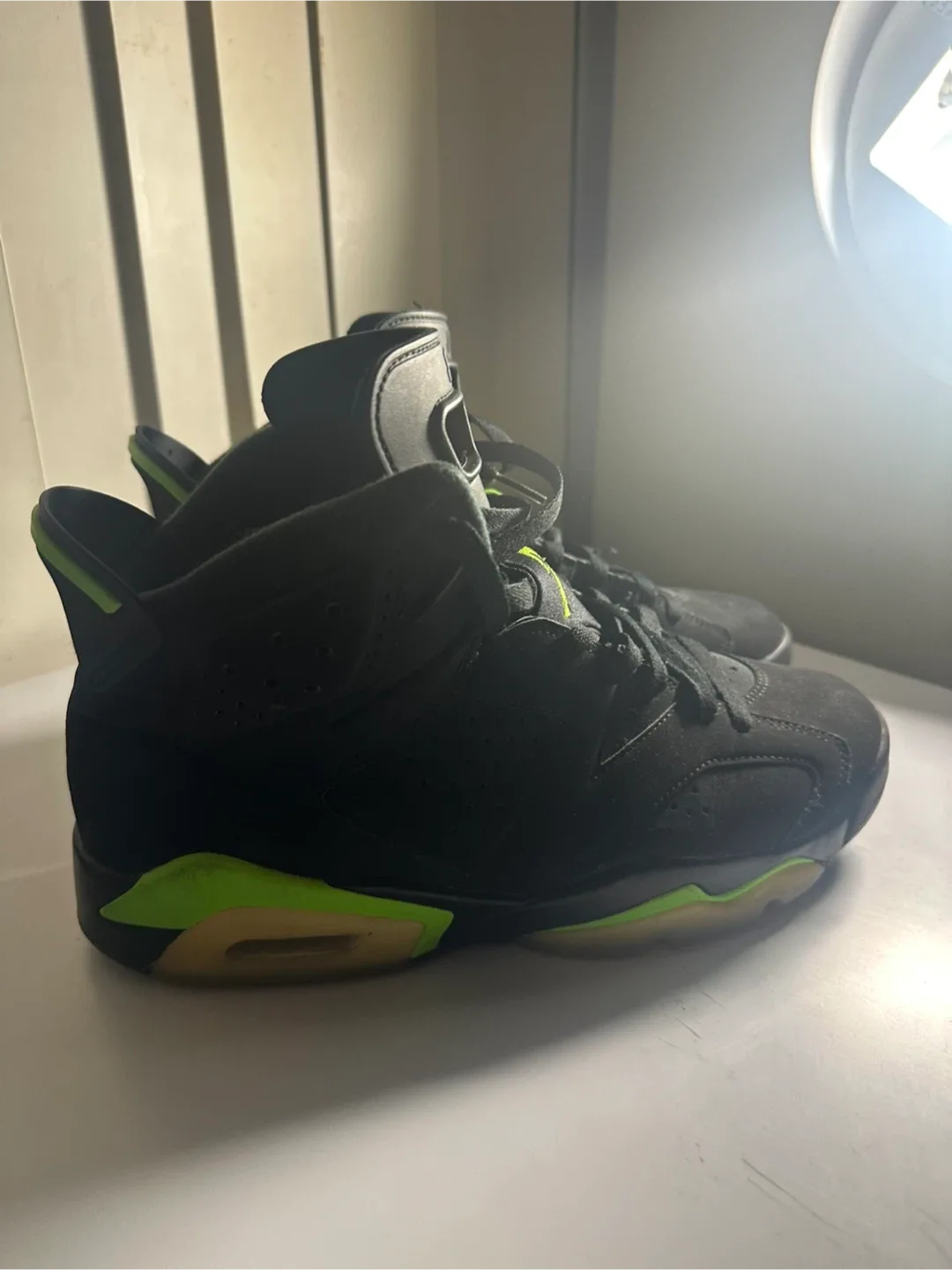 Jordan 6 Retro Electric Green, Size 9.5 image indicator(10)