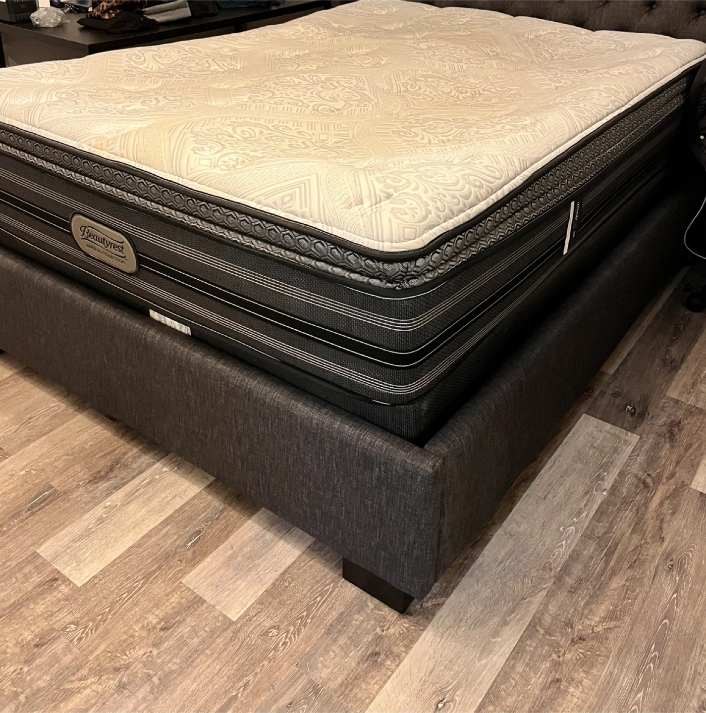 Grey Tufted Headboard Bed Frame - photo 3