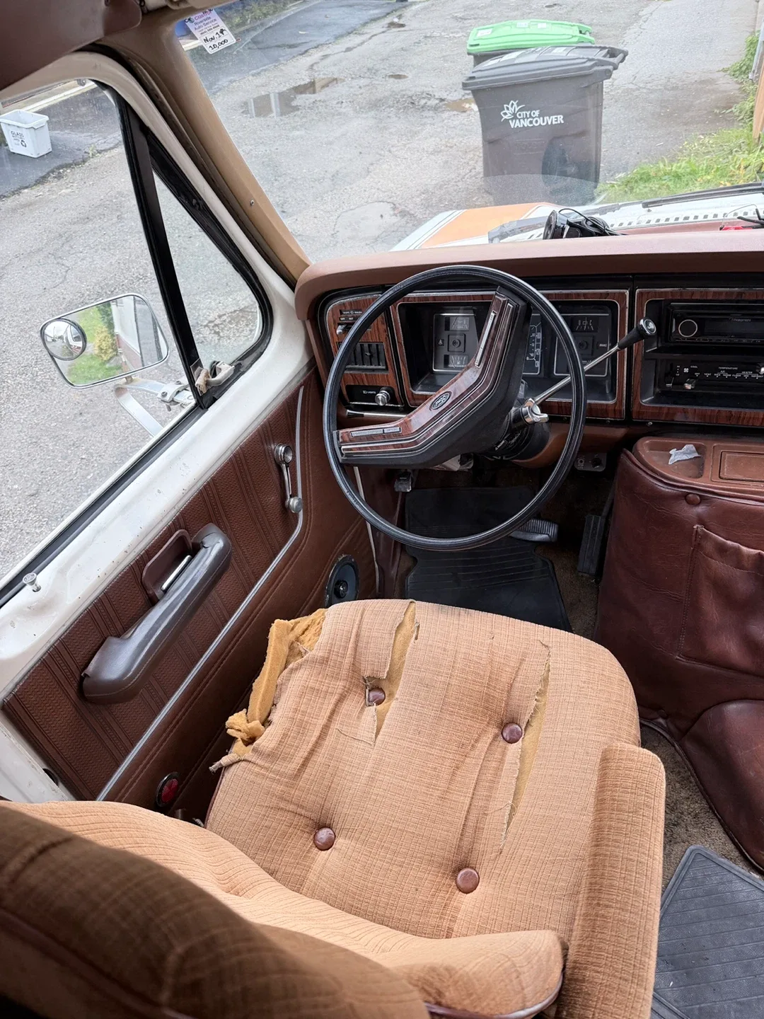 Vintage Ford Econoline Camper Van image indicator(6)