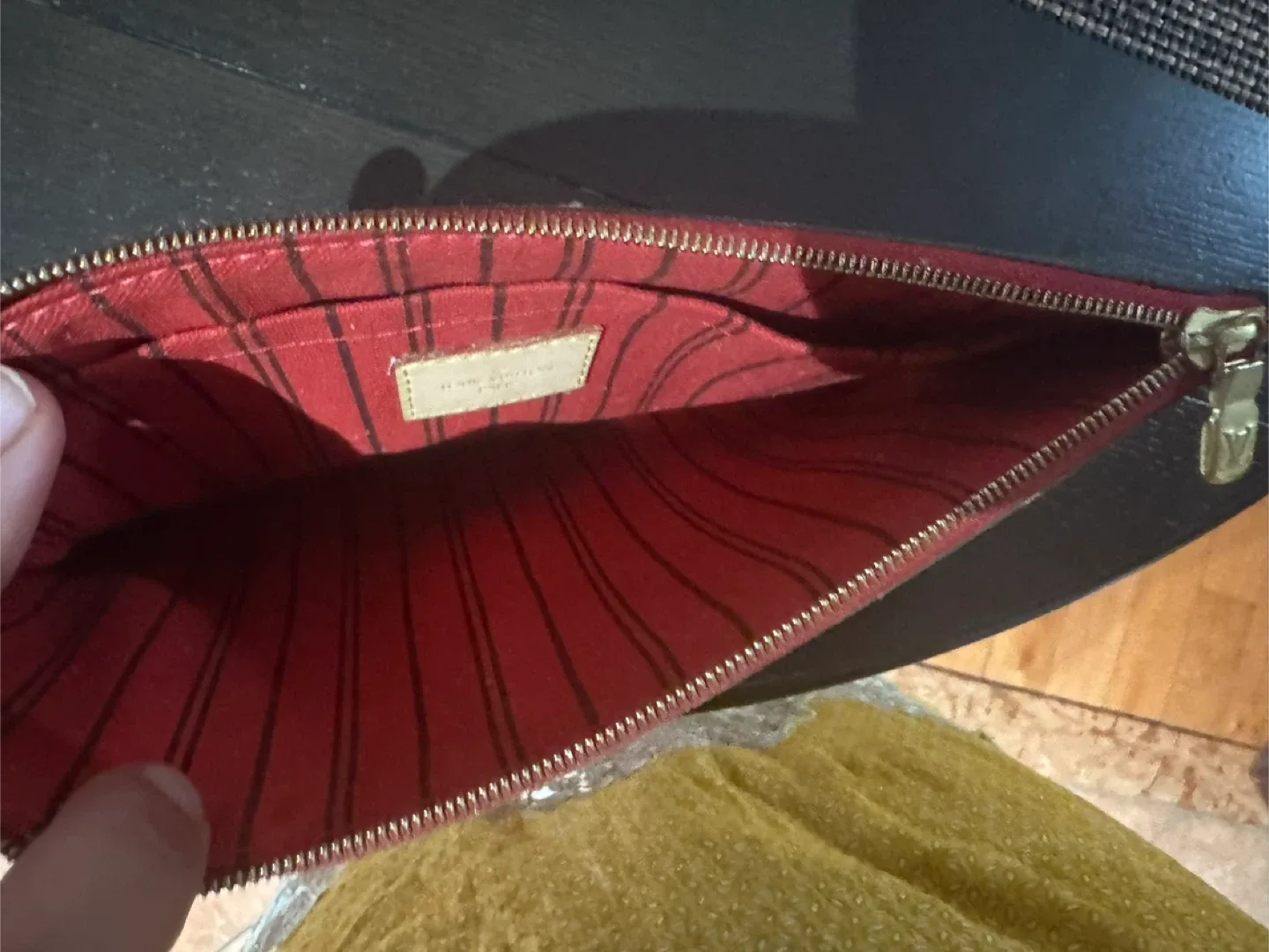 Louis Vuitton Neverfull MM Tote Bag image indicator(2)