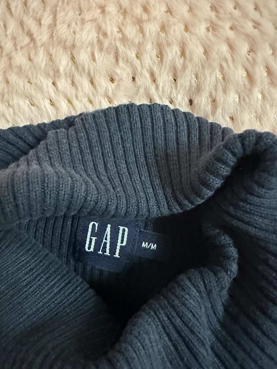 GAP Striped Turtleneck - Size M image indicator(3)
