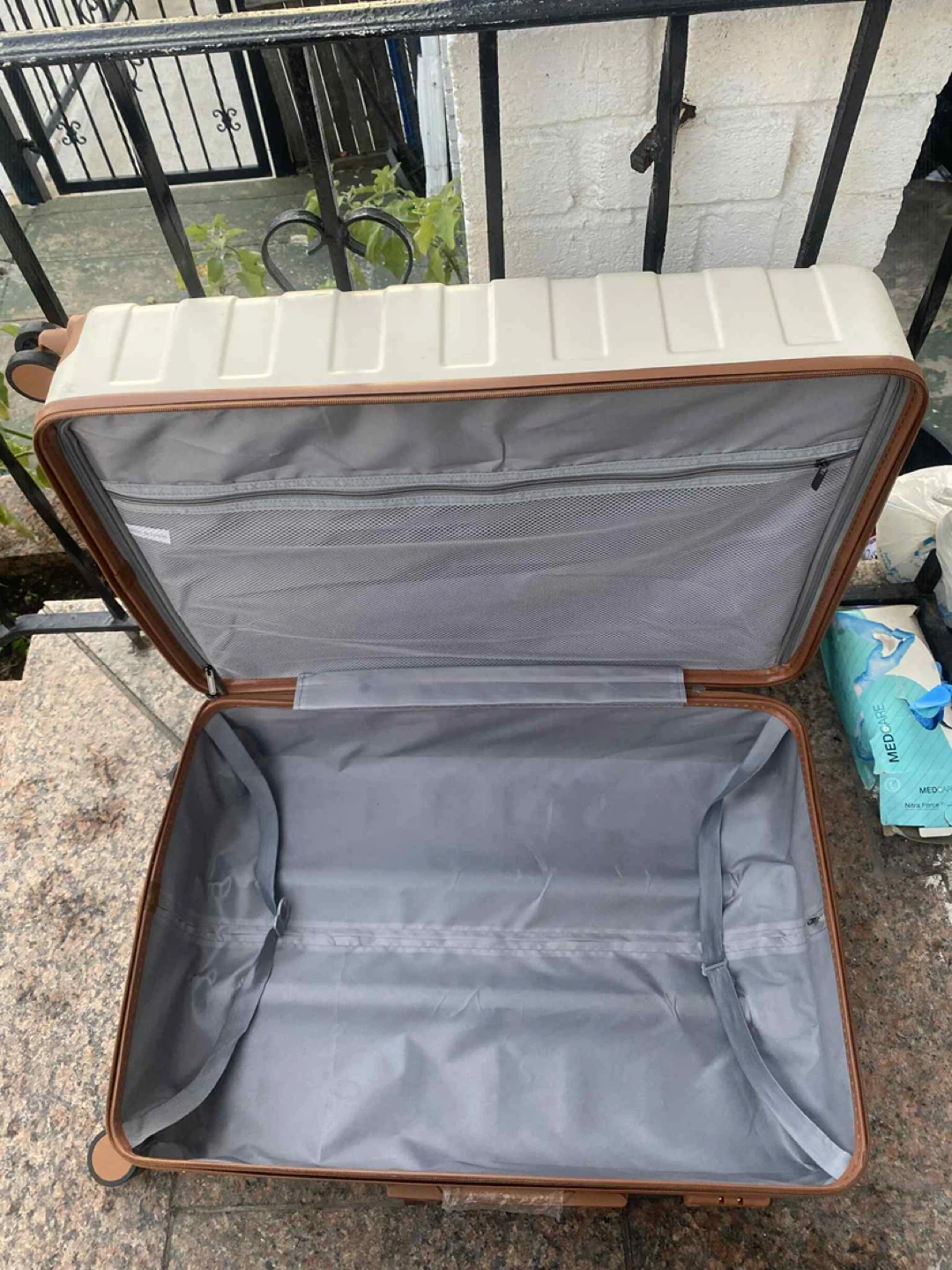 Black & Brown Luggage Set - photo 3
