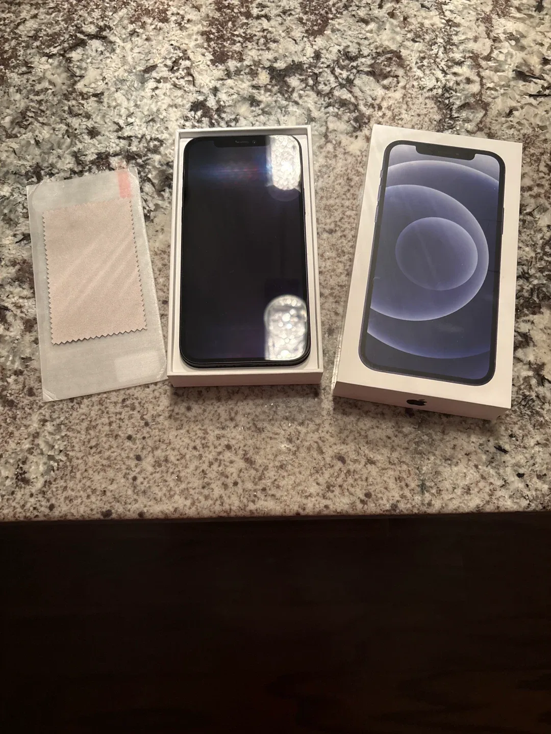 Apple iPhone 12 bundle (Black, 64GB) UNLOCKED image indicator(4)