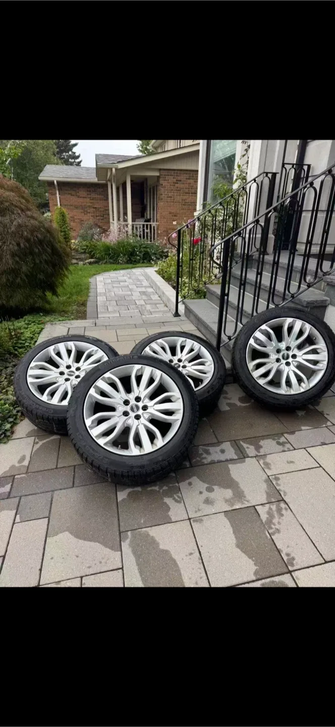 Range Rover Wheels & Continental Tires Set image indicator(2)