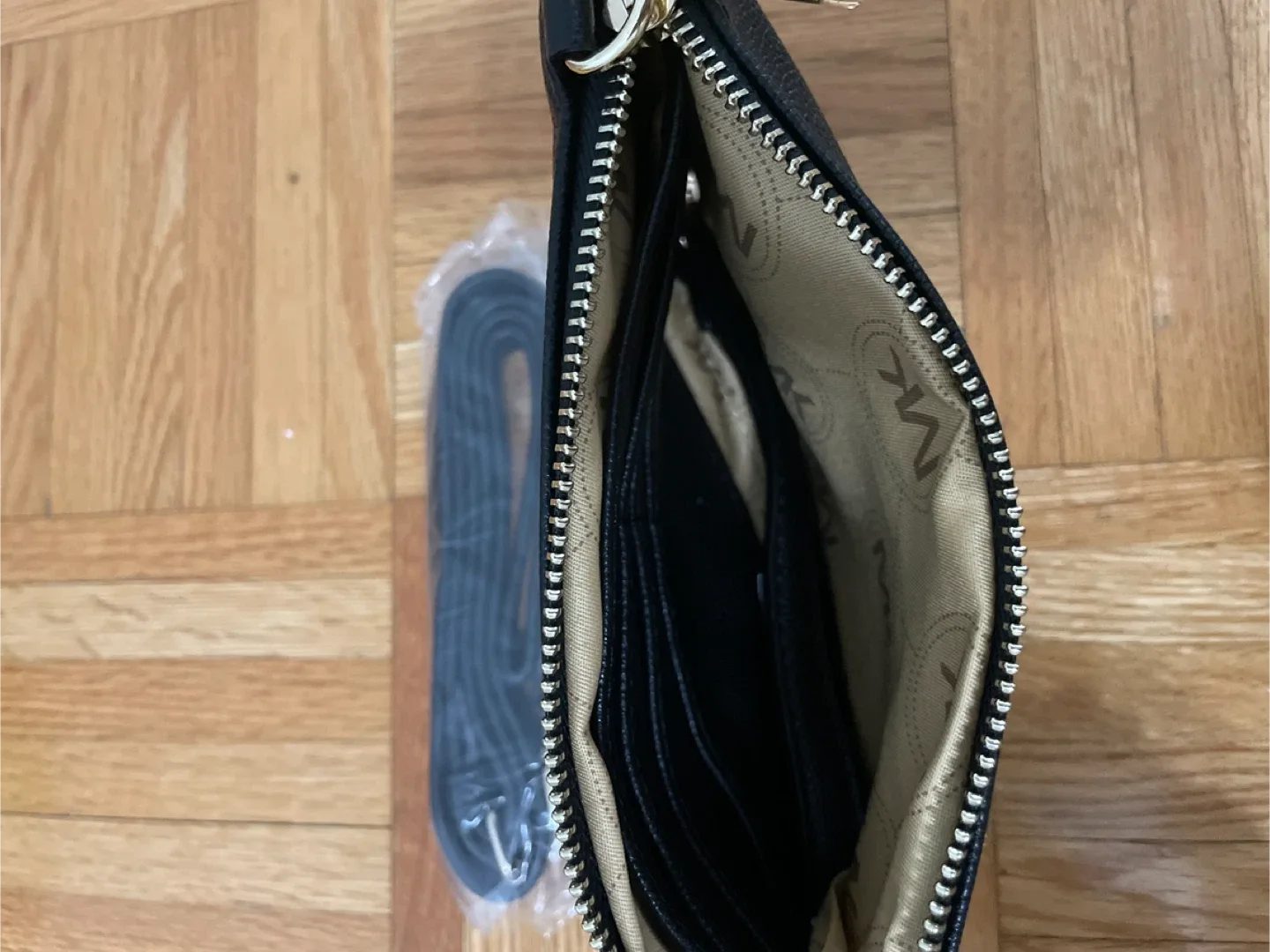 Small Black Leather Crossbody Bag image indicator(3)