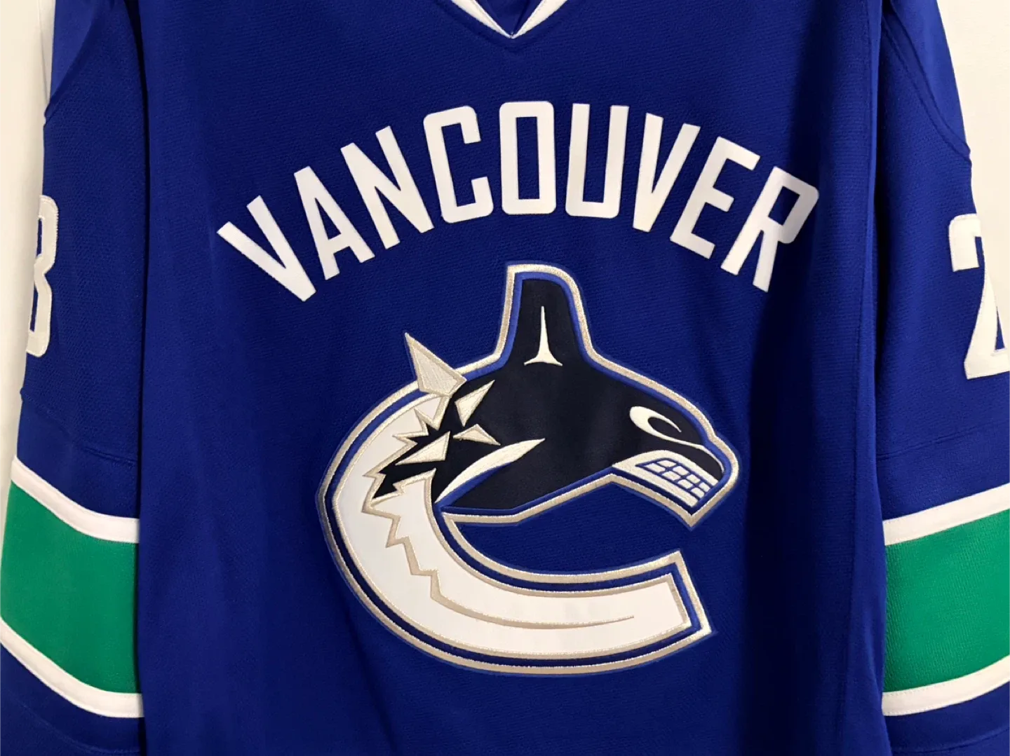 Authentic Reebok Vancouver Canucks Alex Edler Jersey Size Large image indicator(5)
