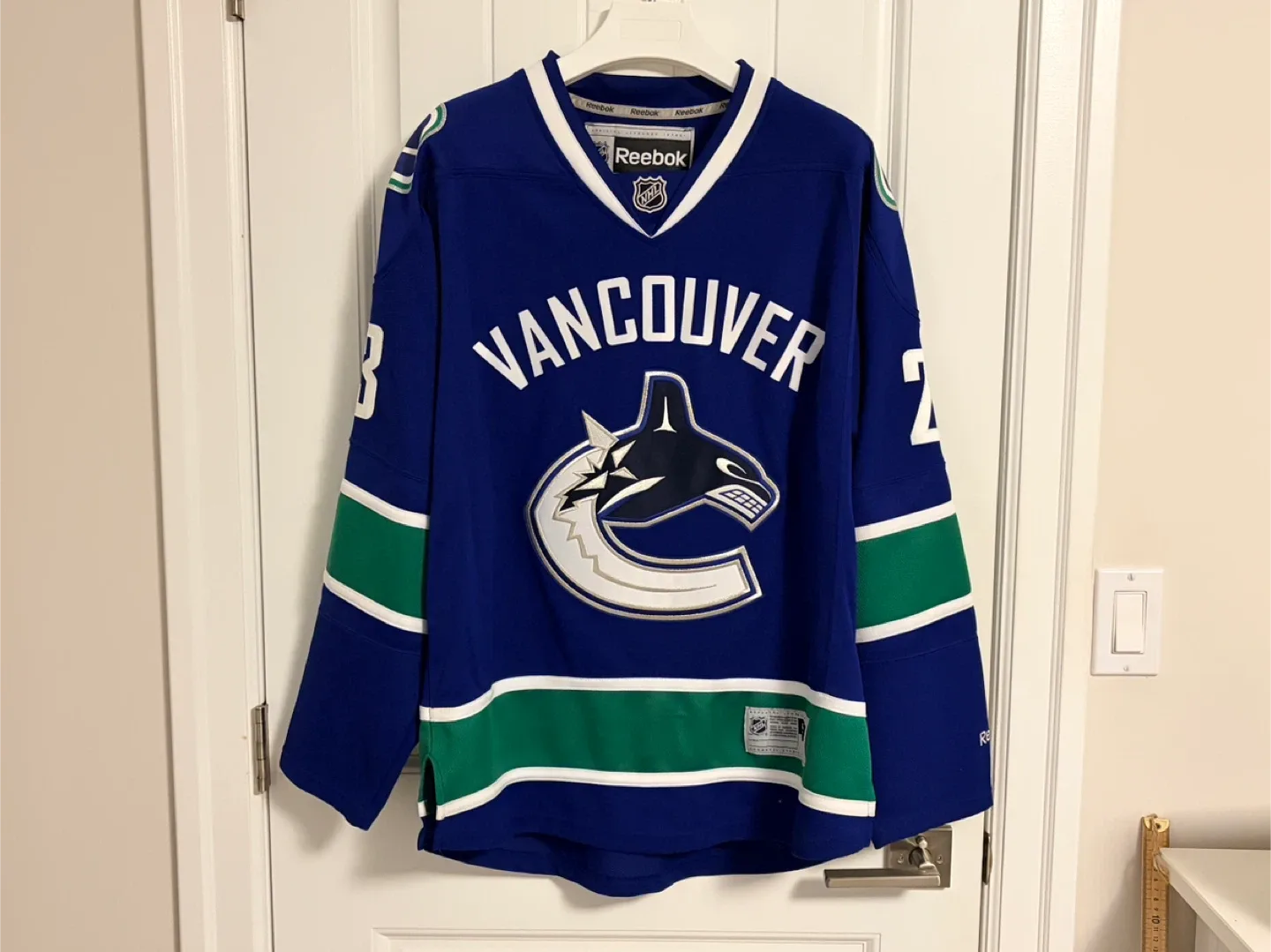 Authentic Reebok Vancouver Canucks Alex Edler Jersey Size Large image indicator(4)