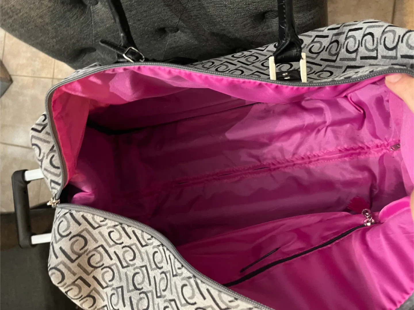 Carry-On Rolling Suitcase image indicator(5)