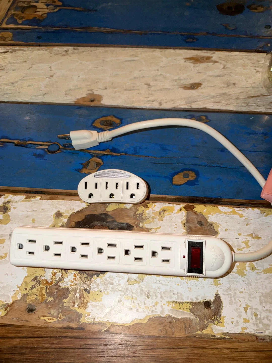 Globe Electric Power Strip and Multi Plug thumbnail