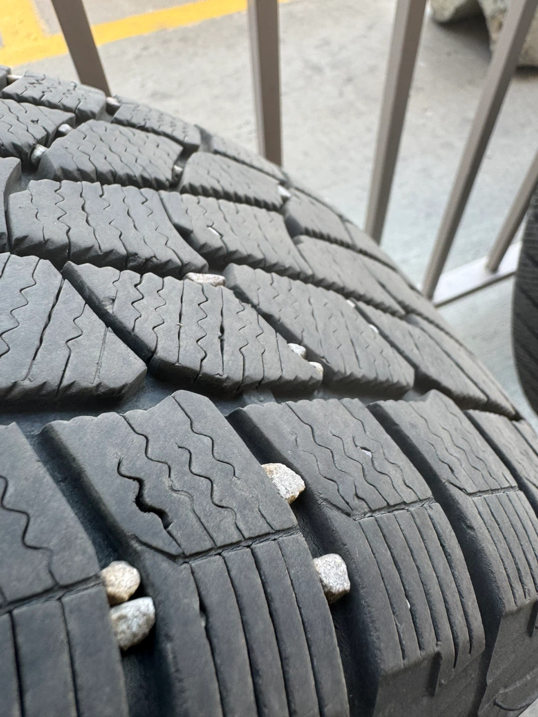 215/50R17 Winter Tire Set - photo 4