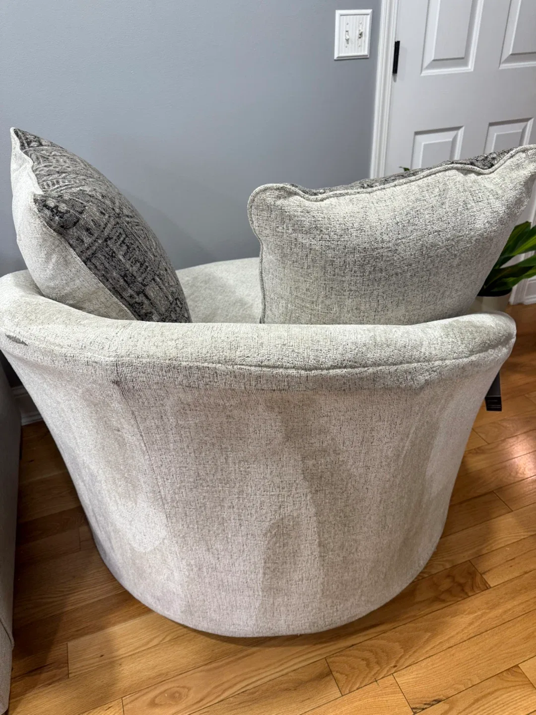 Signature Design by Ashley Swivel Chair image indicator(3)