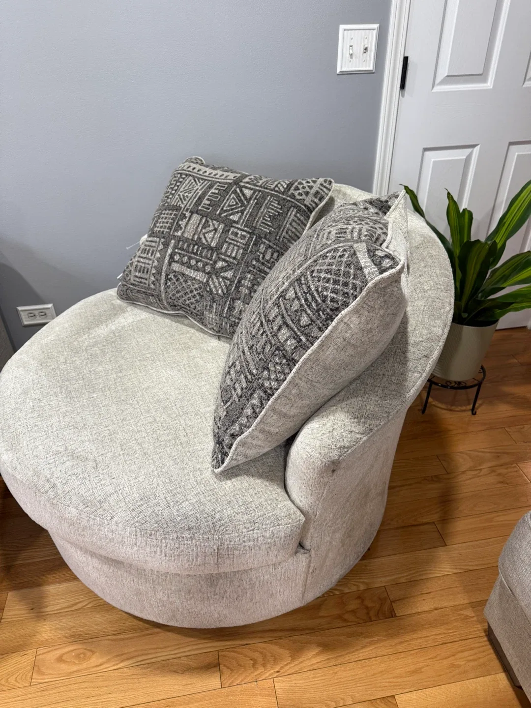 Signature Design by Ashley Swivel Chair image indicator(4)