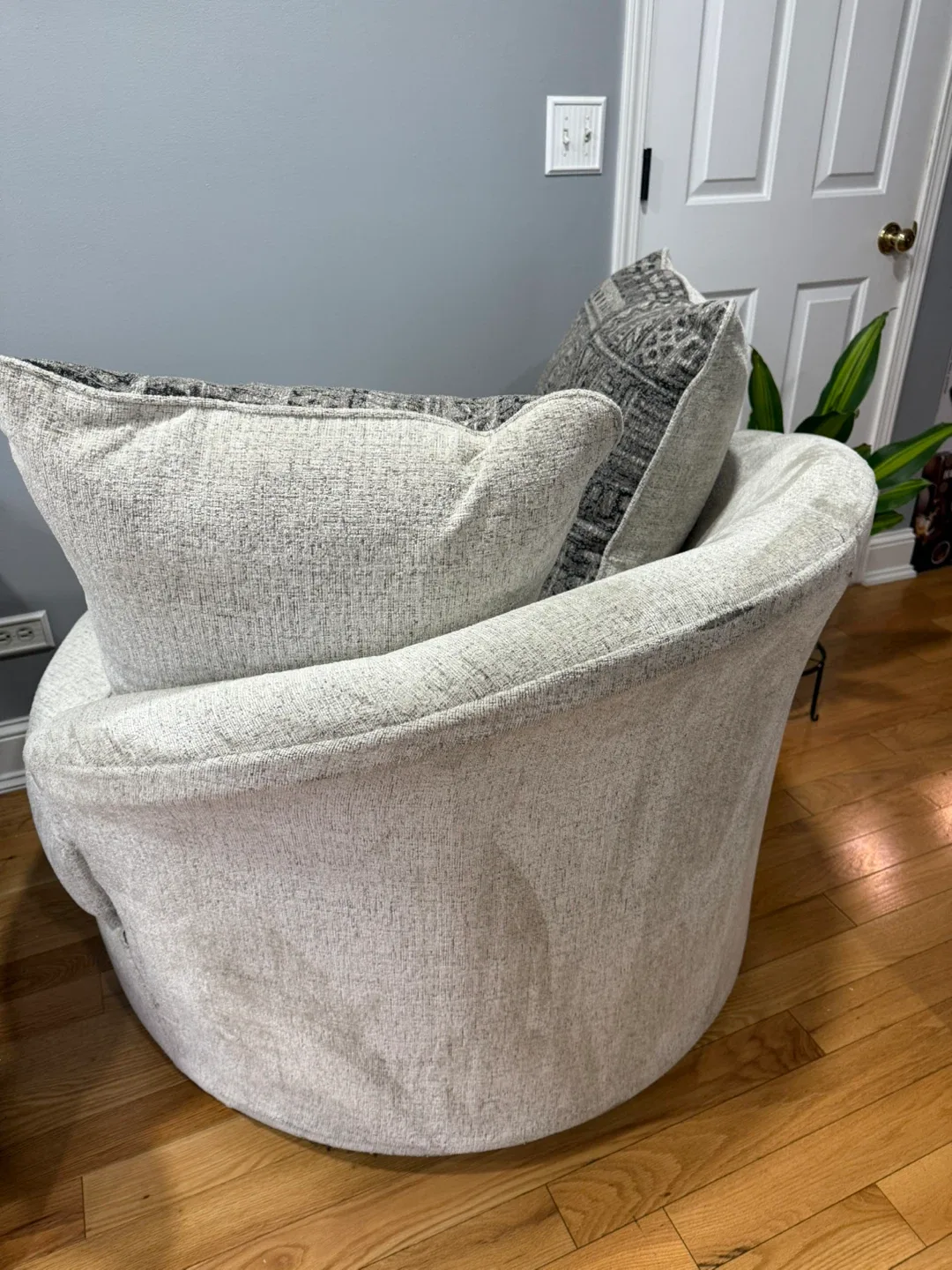 Signature Design by Ashley Swivel Chair image indicator(2)