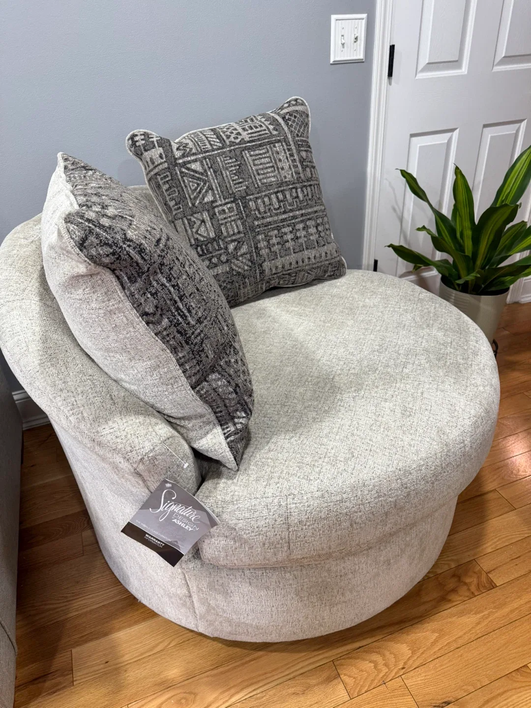 Signature Design by Ashley Swivel Chair image indicator(5)