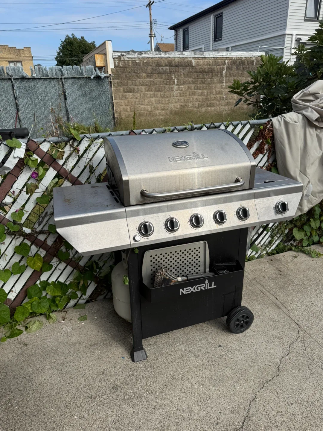 Nexgrill 5-Burner Gas Grill image indicator(2)