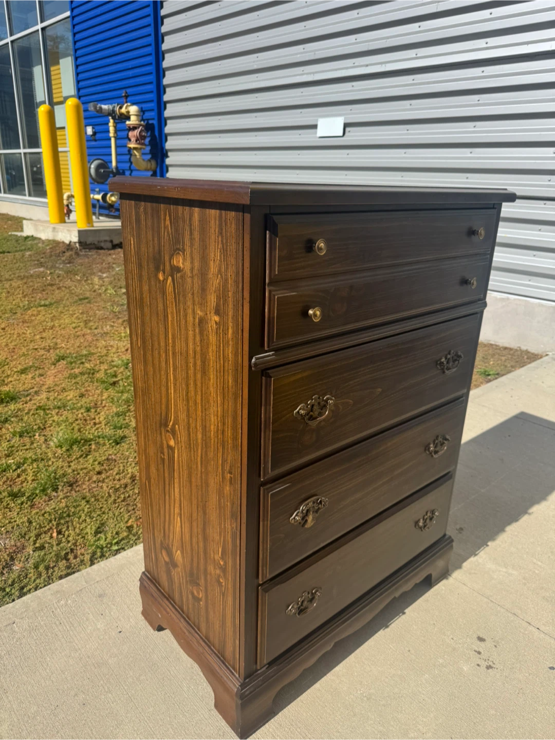 Free delivery dresser wood - photo 2