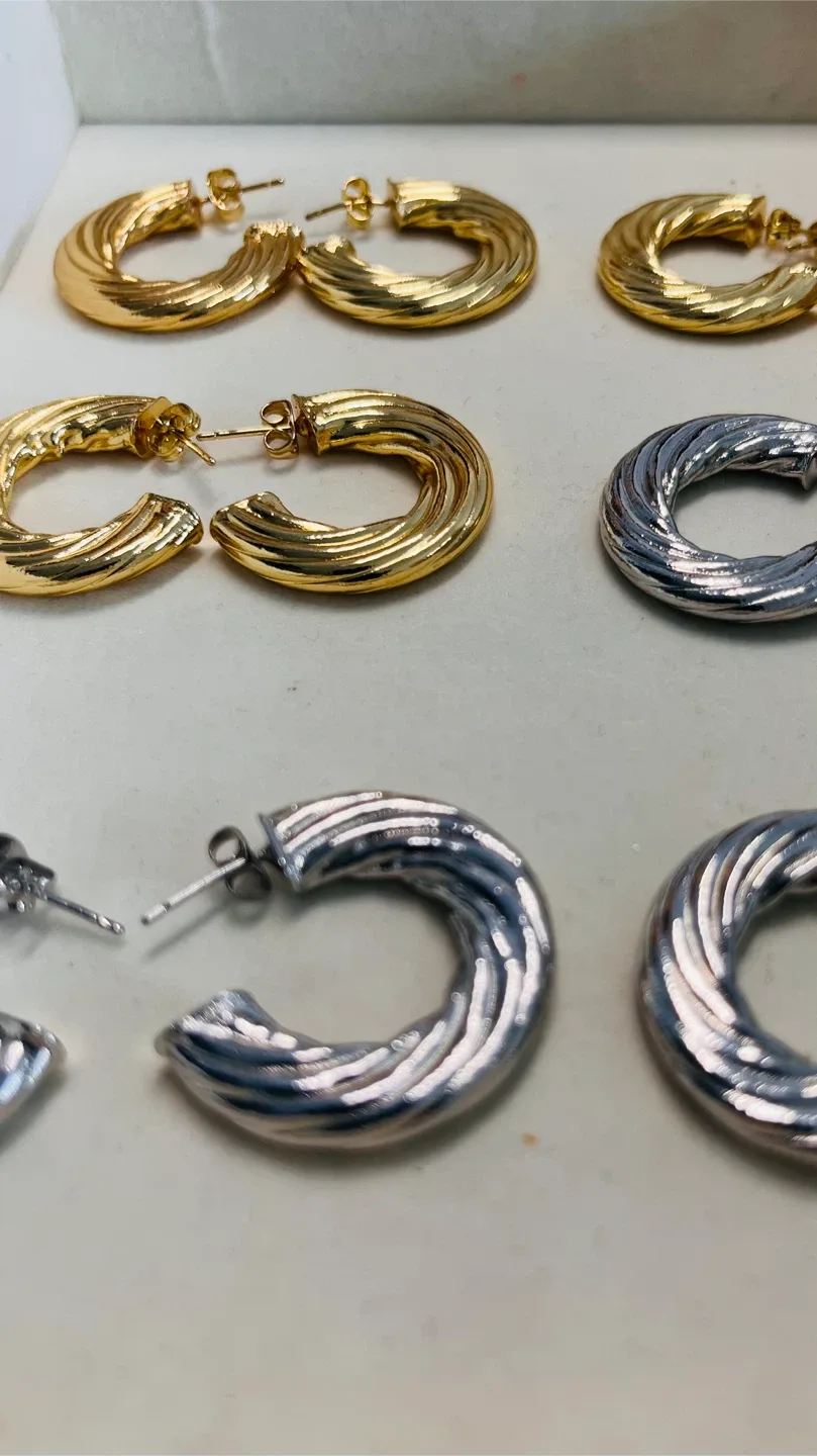 Pearl and Shell Pendant Necklace image indicator(7)