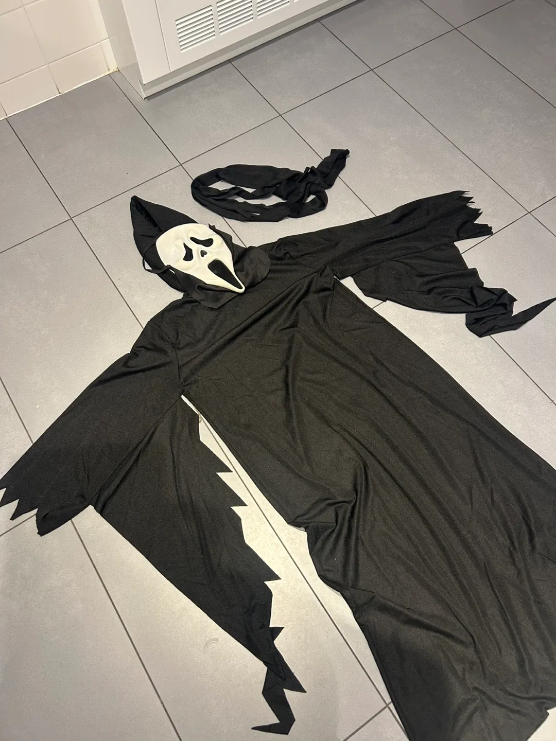 Ghost Face Costume Child Classic Size 48 in image indicator(3)
