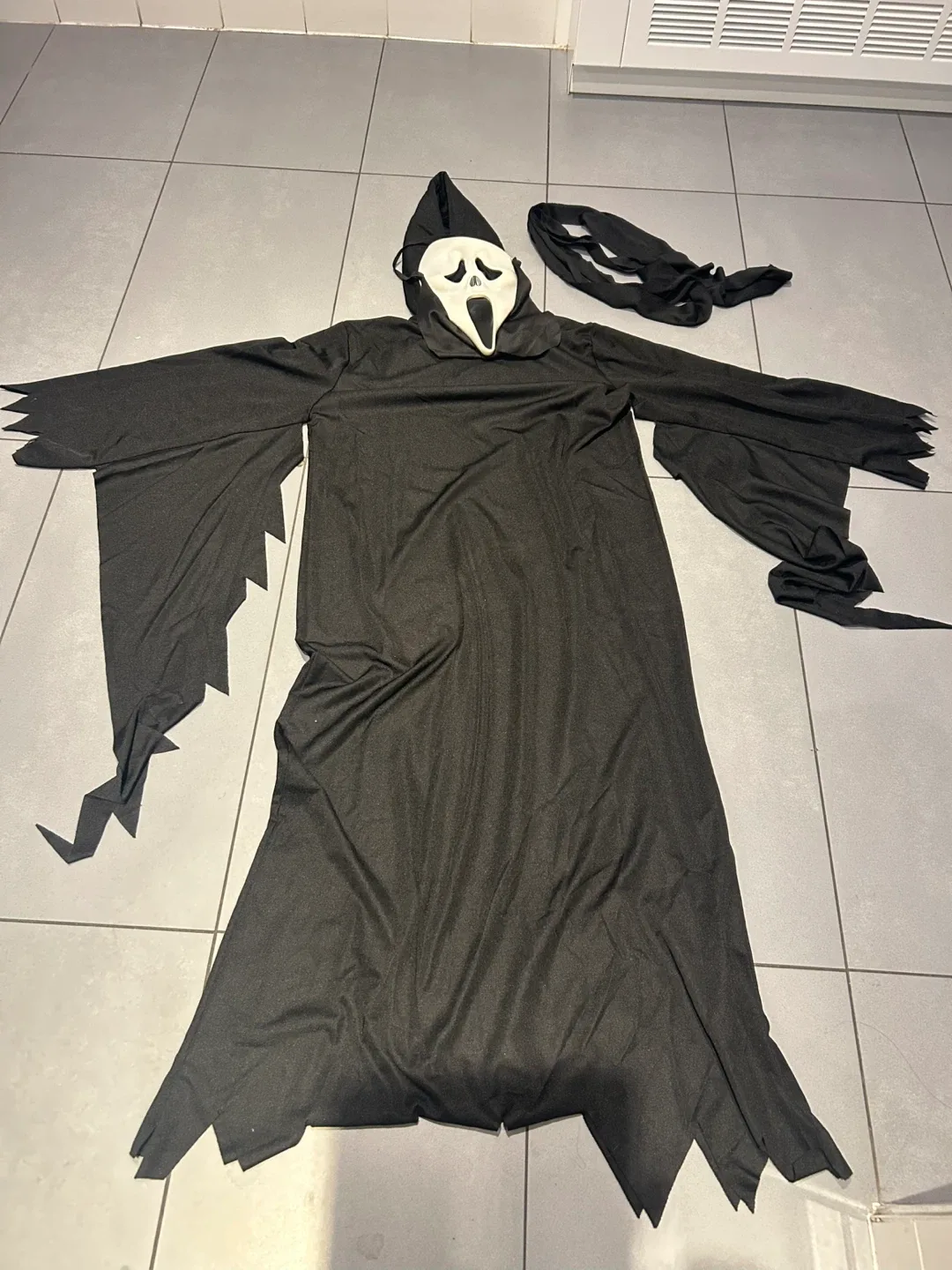 Ghost Face Costume Child Classic Size 48 in image indicator(4)