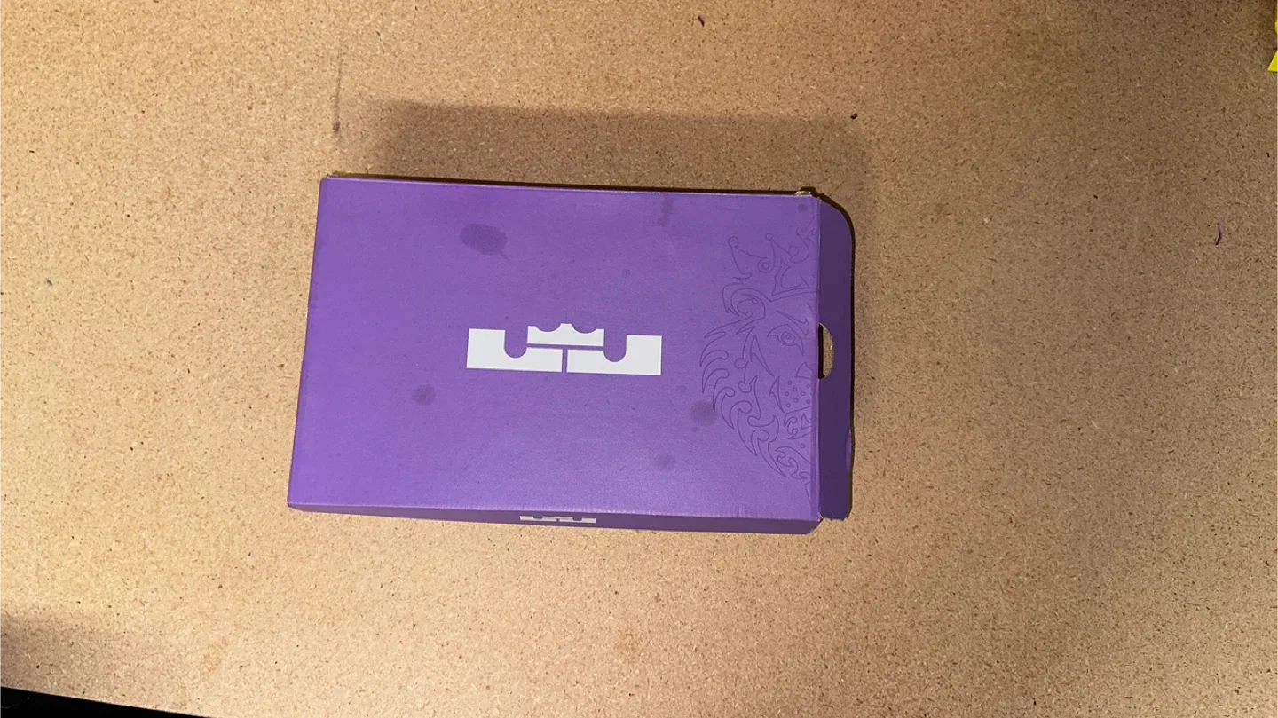 Nike LeBron Witness 7 Lakers Shoes, Size 10 image indicator(5)