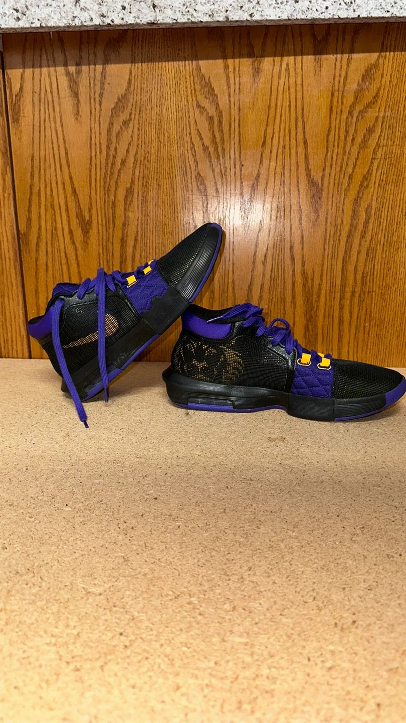 Nike LeBron Witness 7 Lakers Shoes, Size 10 image indicator(4)
