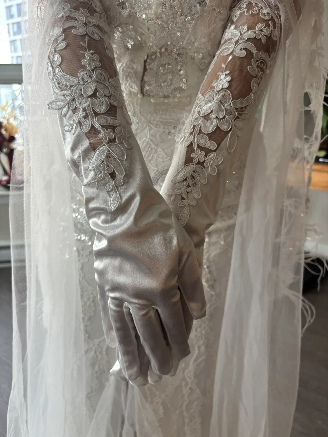 White Lace Wedding Gloves image indicator(6)