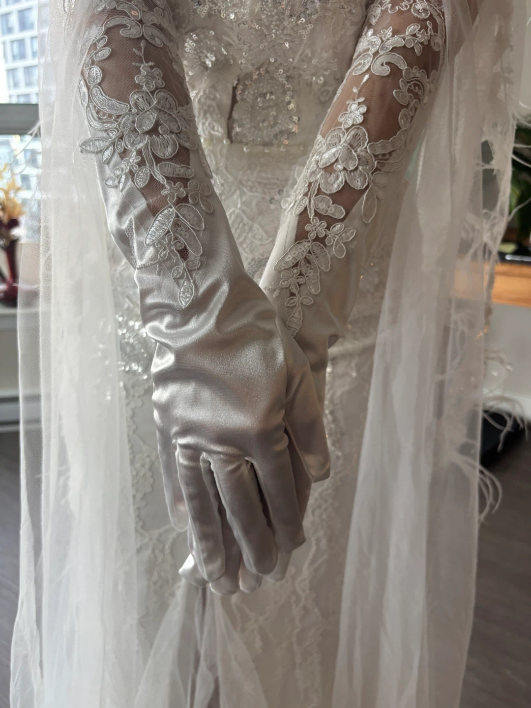 White Lace Wedding Gloves - photo 5