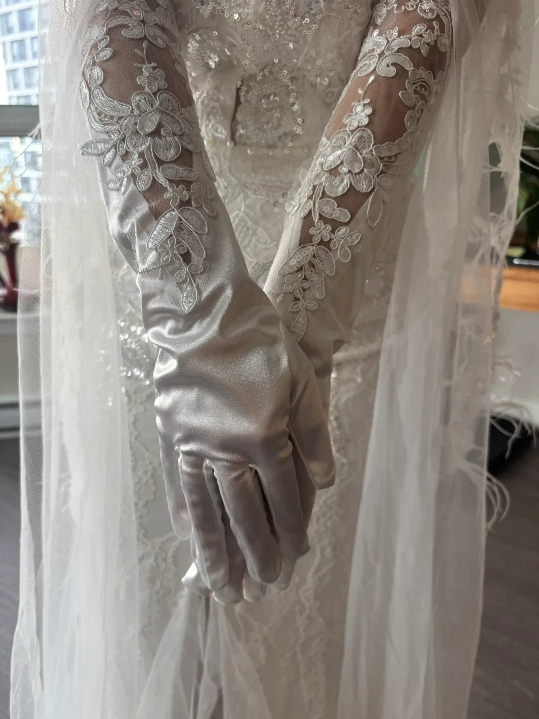 White Lace Wedding Gloves image indicator(5)