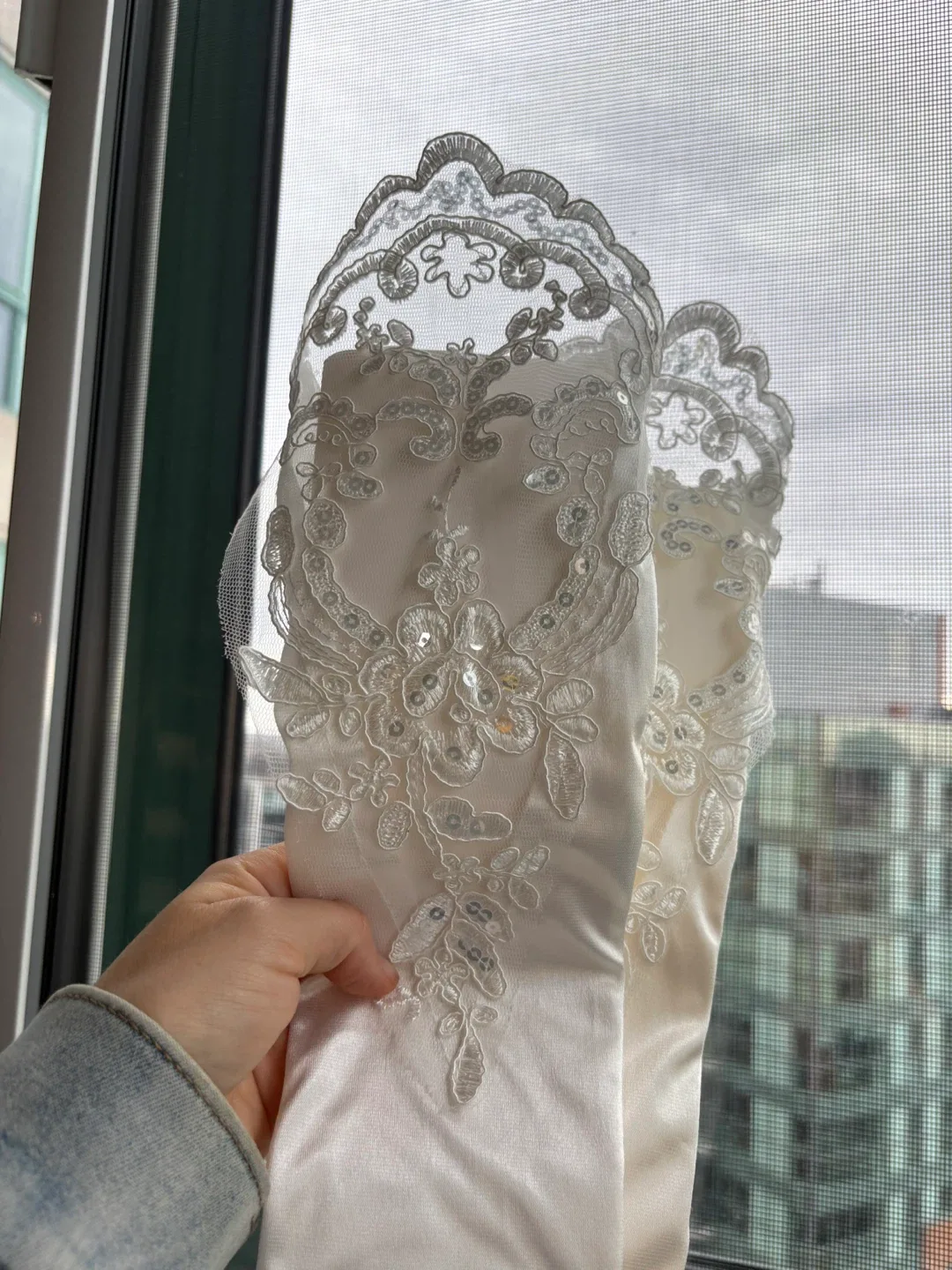 White Lace Wedding Gloves image indicator(4)