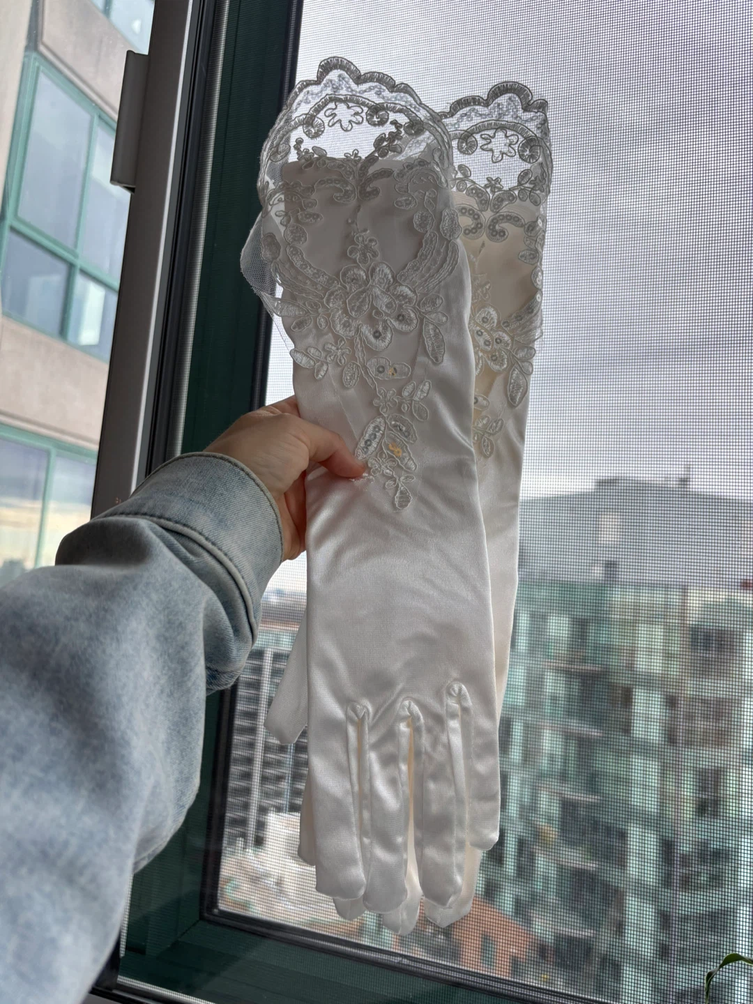 White Lace Wedding Gloves - photo 2