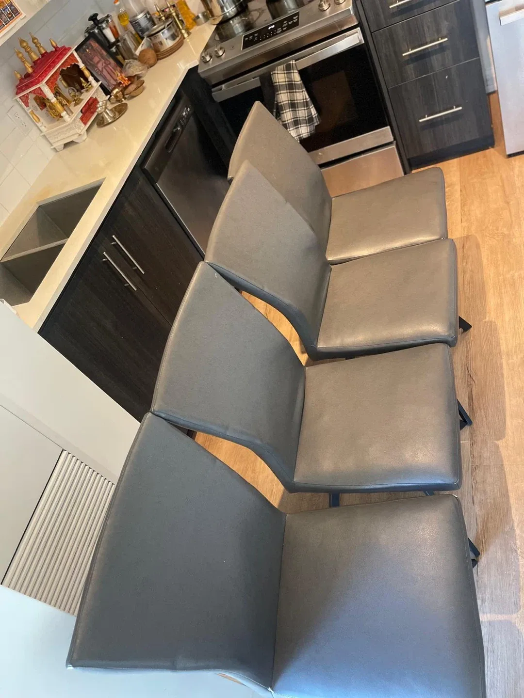 Set of 4 Dining Table and Chairs - Grey image indicator(3)