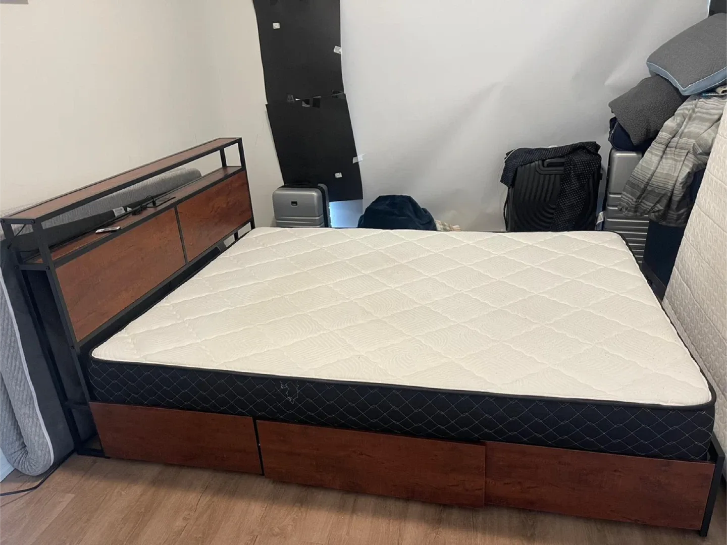 Queen Size Bed Frame with Mattress image indicator(2)