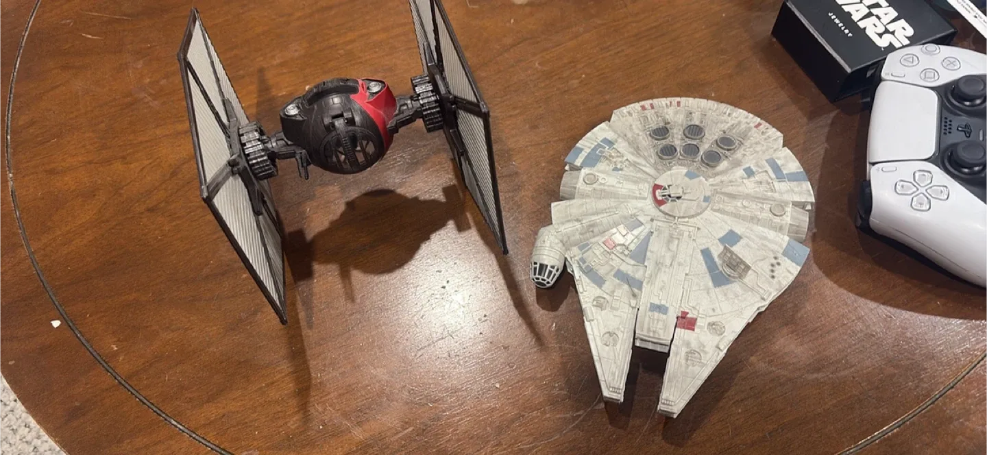 Star Wars Collectibles: Figures, Pens, Keychains image indicator(4)