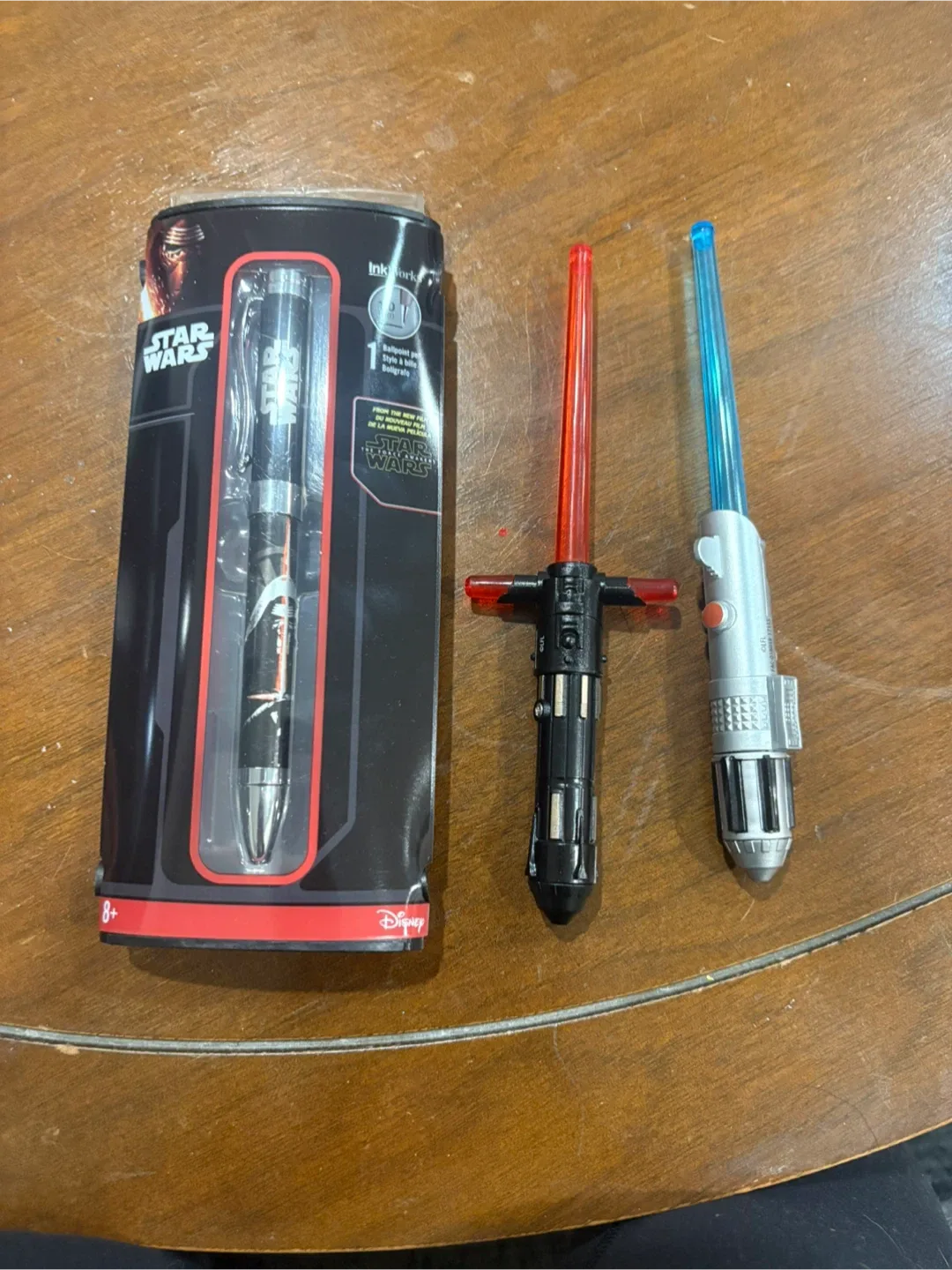 Star Wars Collectibles: Figures, Pens, Keychains image indicator(2)