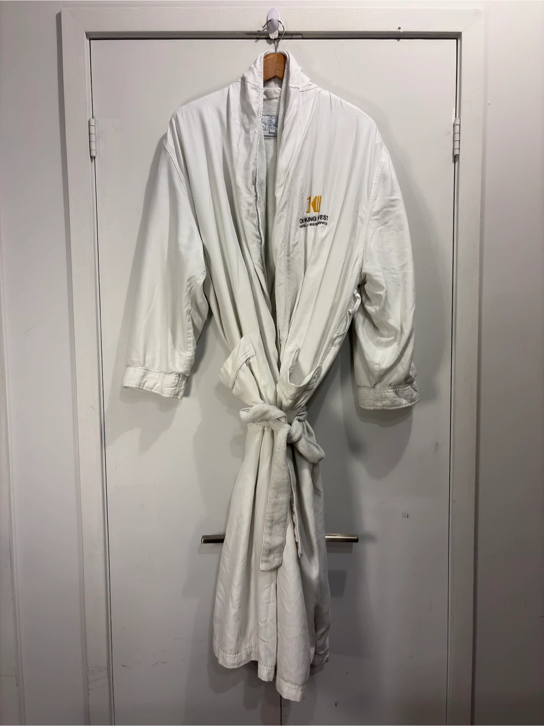 One King West Hotel Robe - photo 4