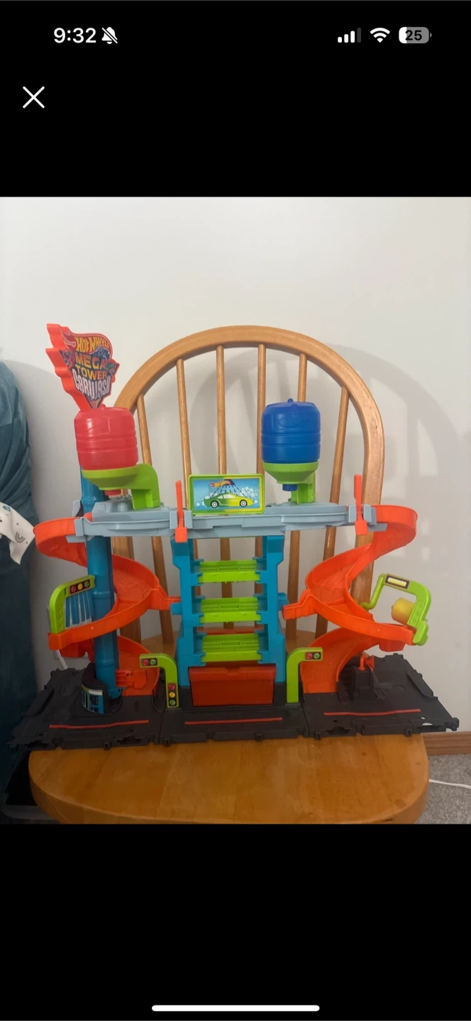 Hot Wheels Mega Tower Carwash Playset