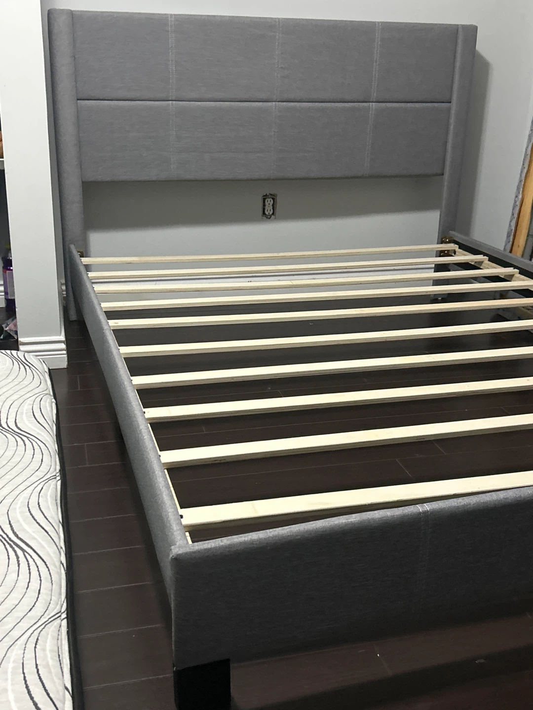 Queen size bed frame - photo 2