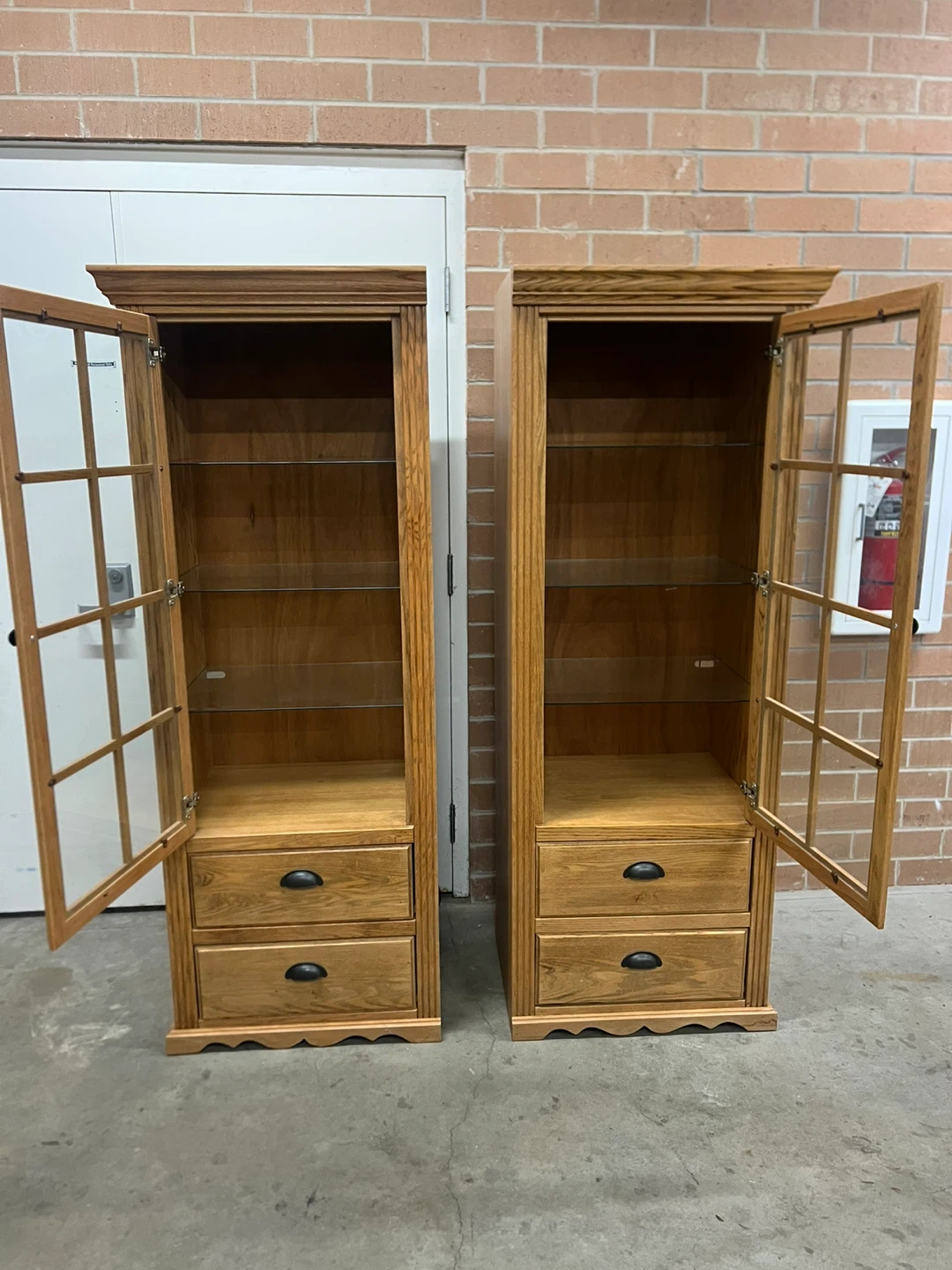 Pair of Oak Display Cabinets - photo 5
