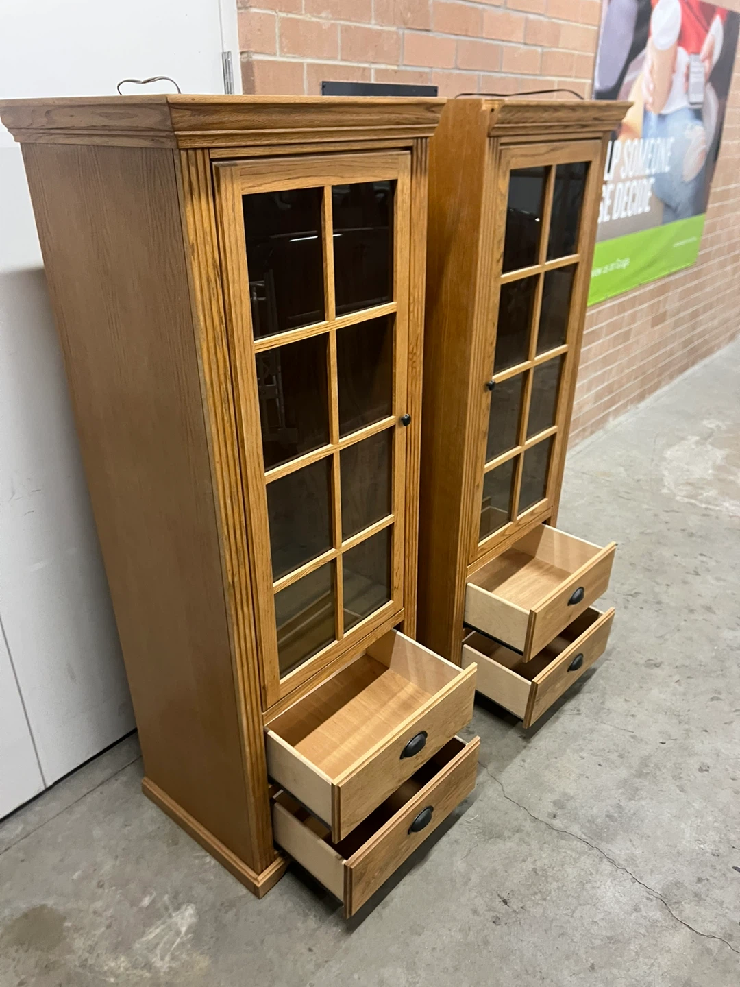 Pair of Oak Display Cabinets - photo 3