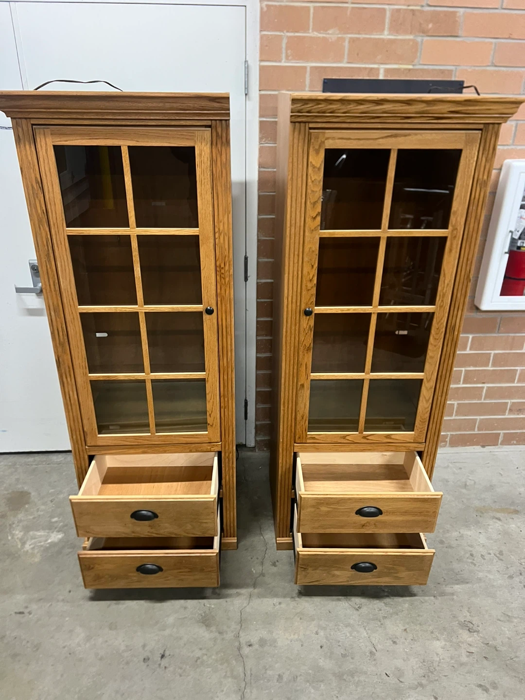 Pair of Oak Display Cabinets - photo 4