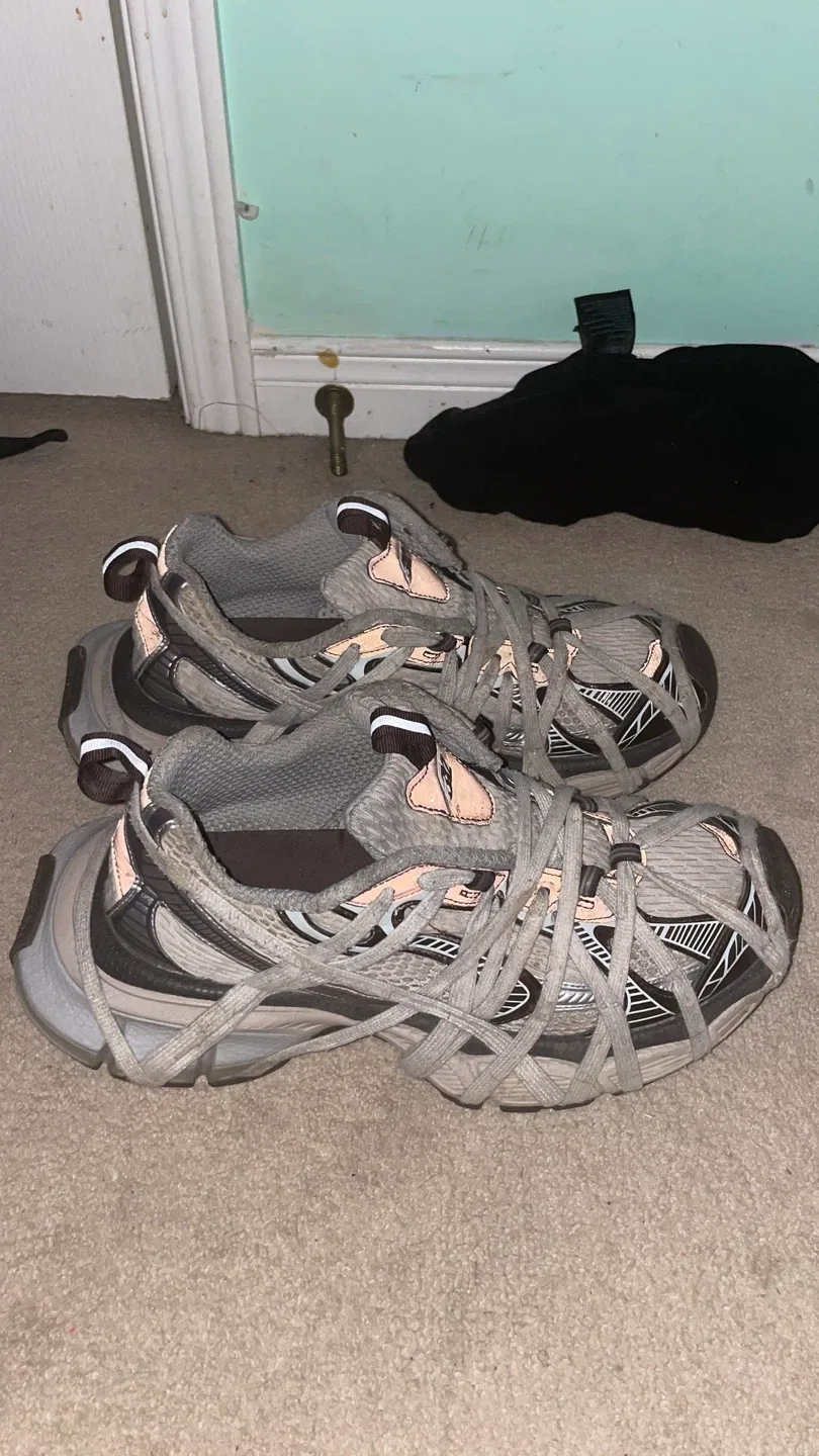 Balenciaga extreme lace 3xl (grey/brown) image indicator(2)