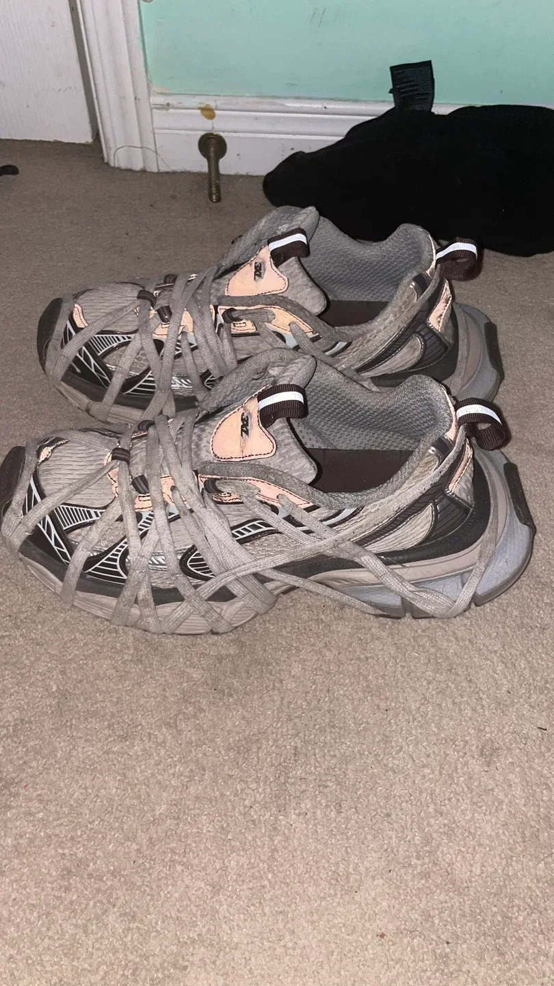 Balenciaga extreme lace 3xl (grey/brown) image indicator(4)