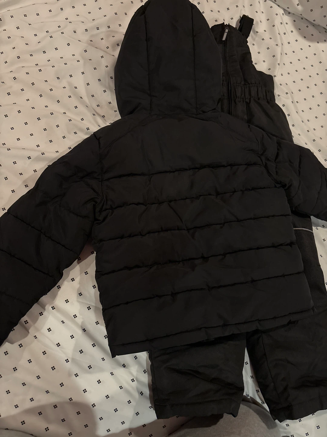 DKNY Black Snowsuit - Size 4T - photo 2