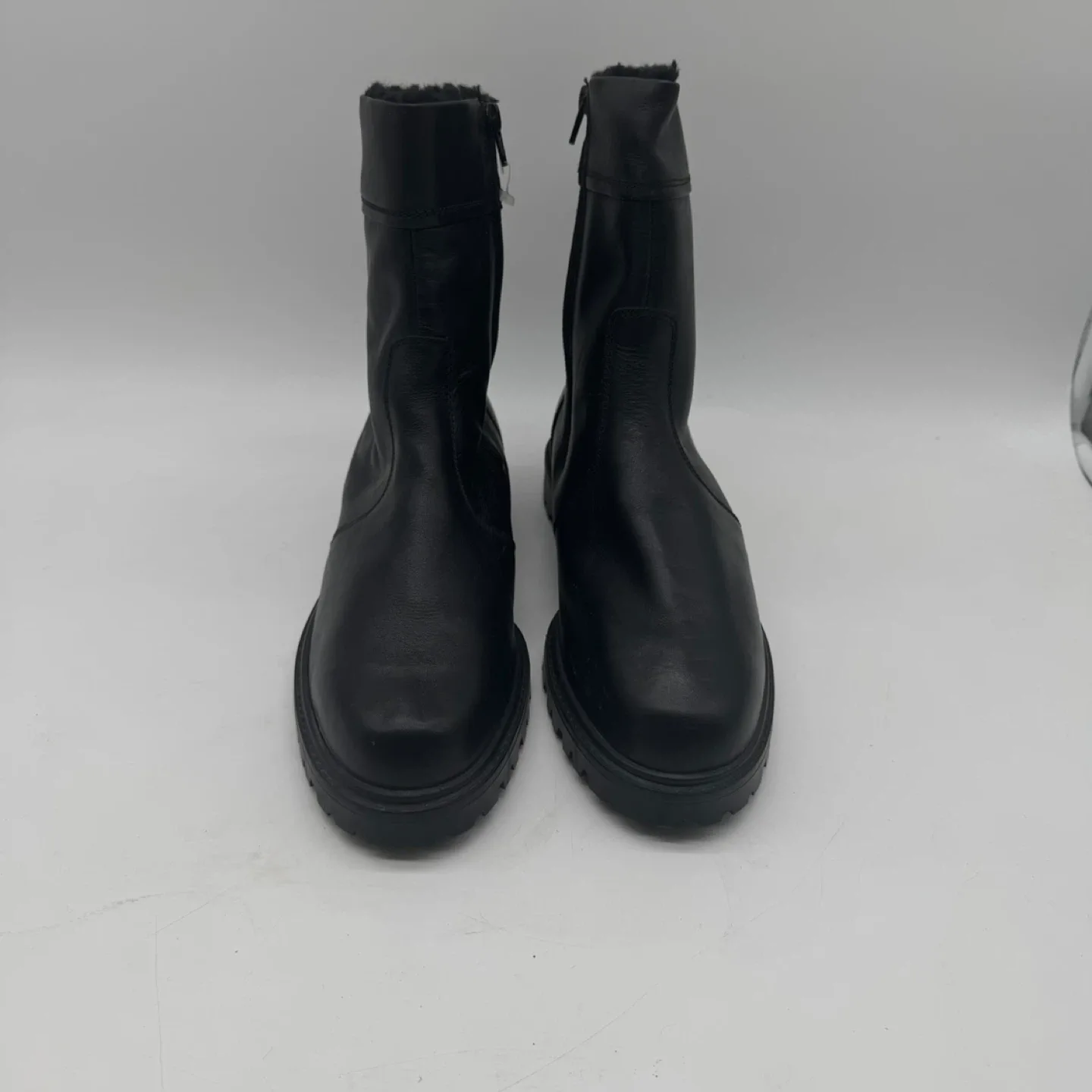 White Fox Black Leather Winter Boots Size 11 - Like New image indicator(2)