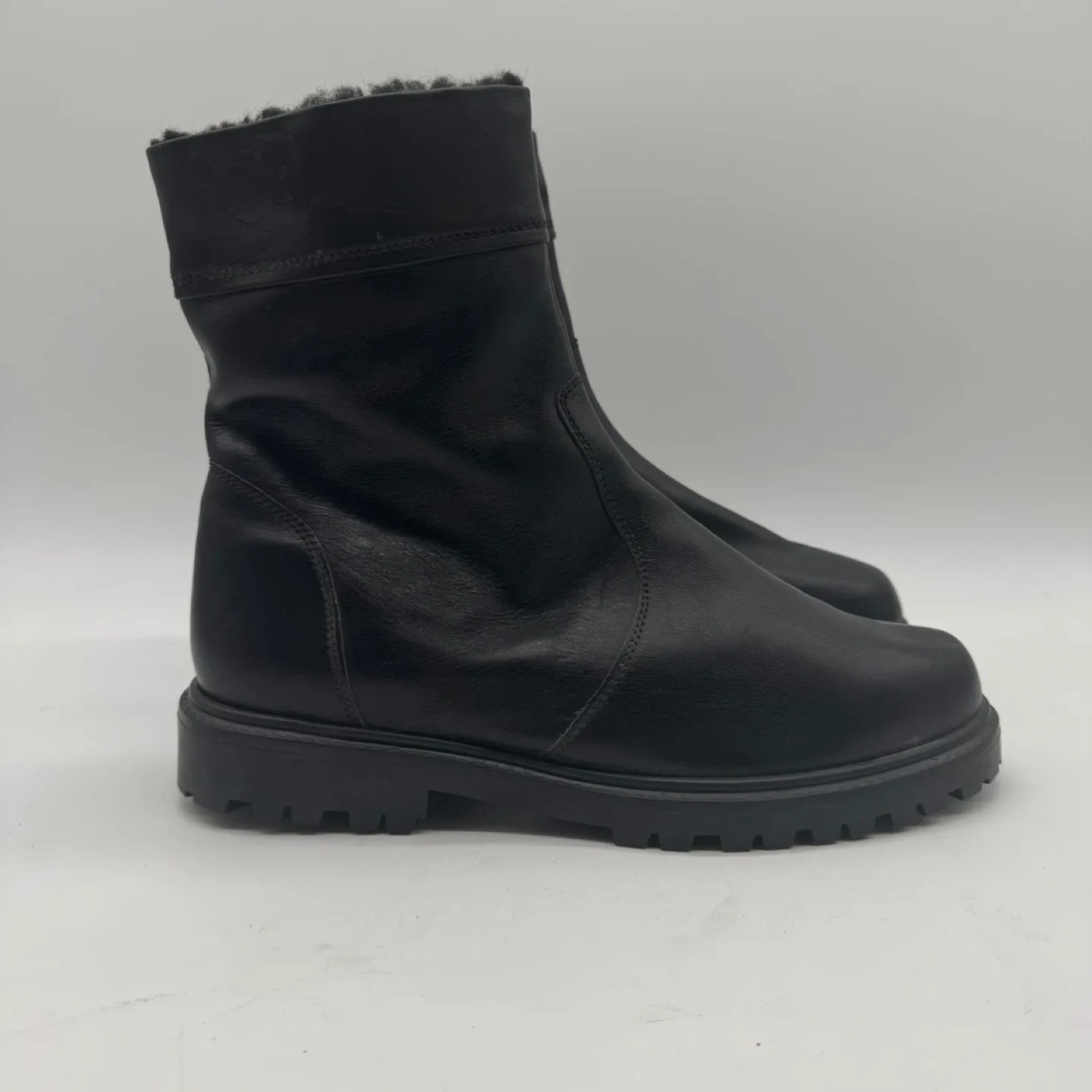 White Fox Black Leather Winter Boots Size 11 - Like New image indicator(3)