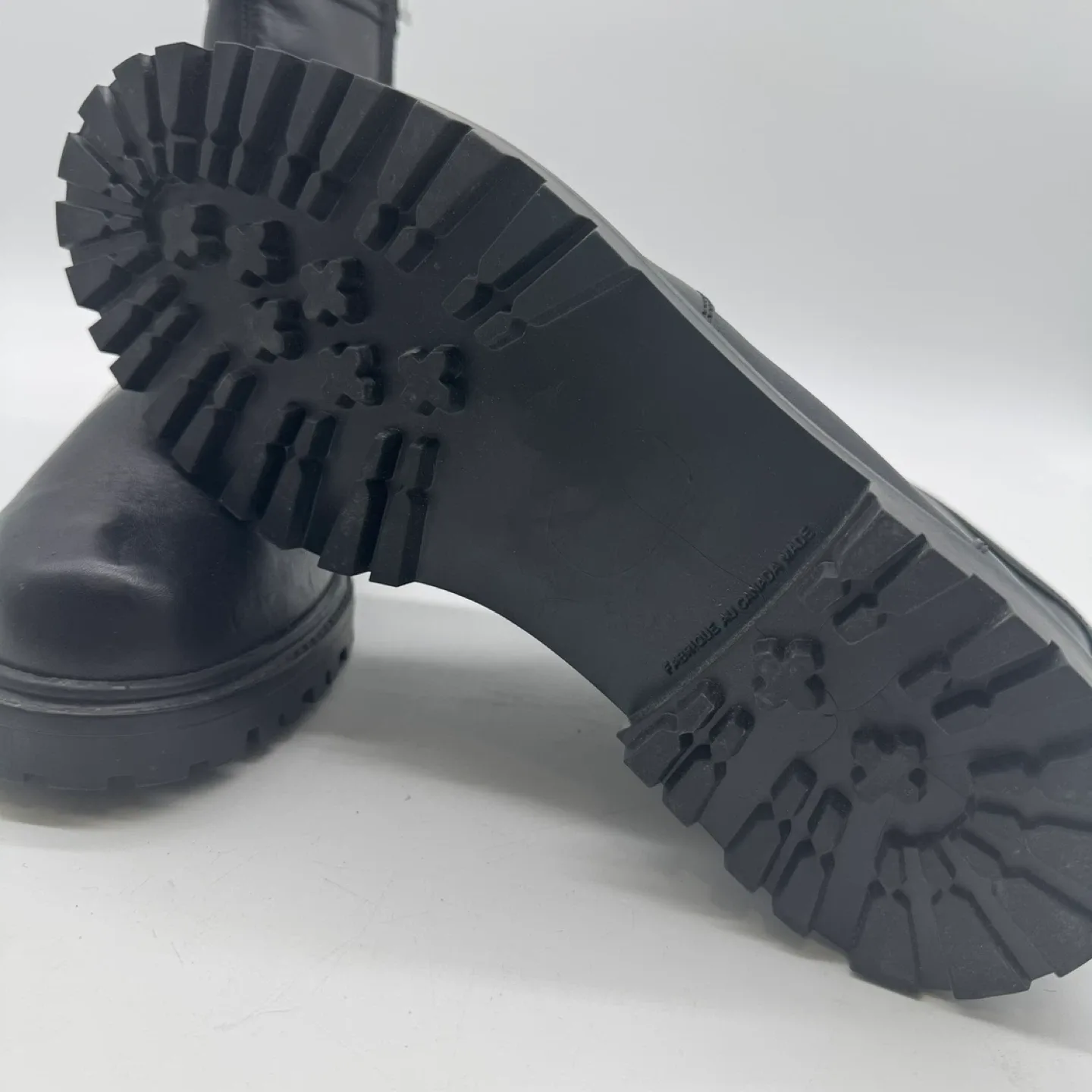 White Fox Black Leather Winter Boots Size 11 - Like New image indicator(5)