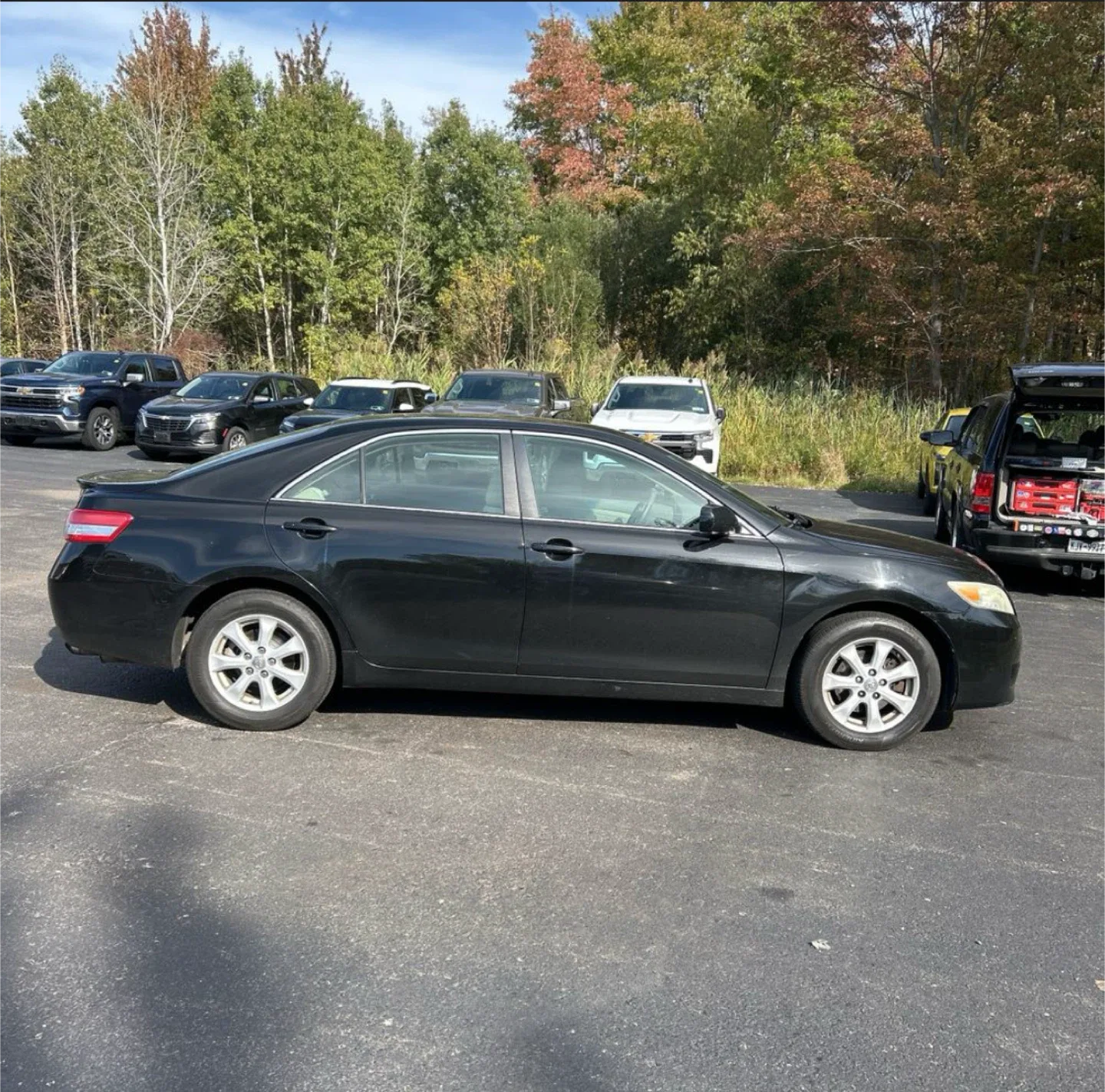 Black Toyota Camry LE image indicator(6)